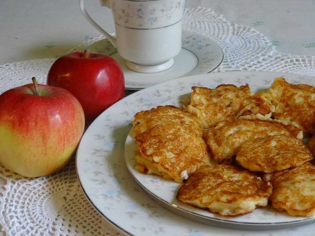 Яблочные оладьи с корицей на кефире — рецепт с фото пошагово