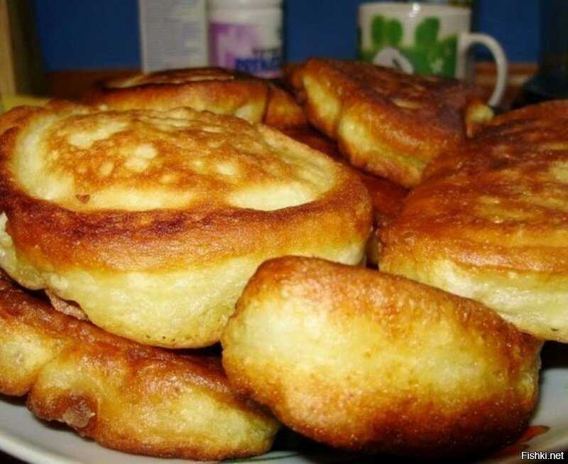 Ленивые пирожки с луком и яйцом на кефире на сковороде рецепт с фото