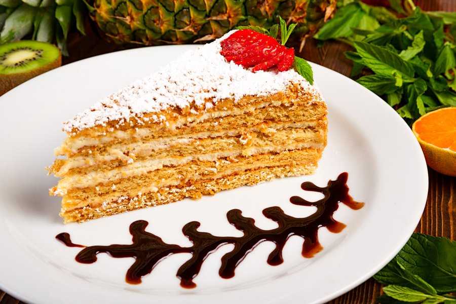 Бисквитный пирог с малиной рецепт с фото пошагово - 1000.menu
