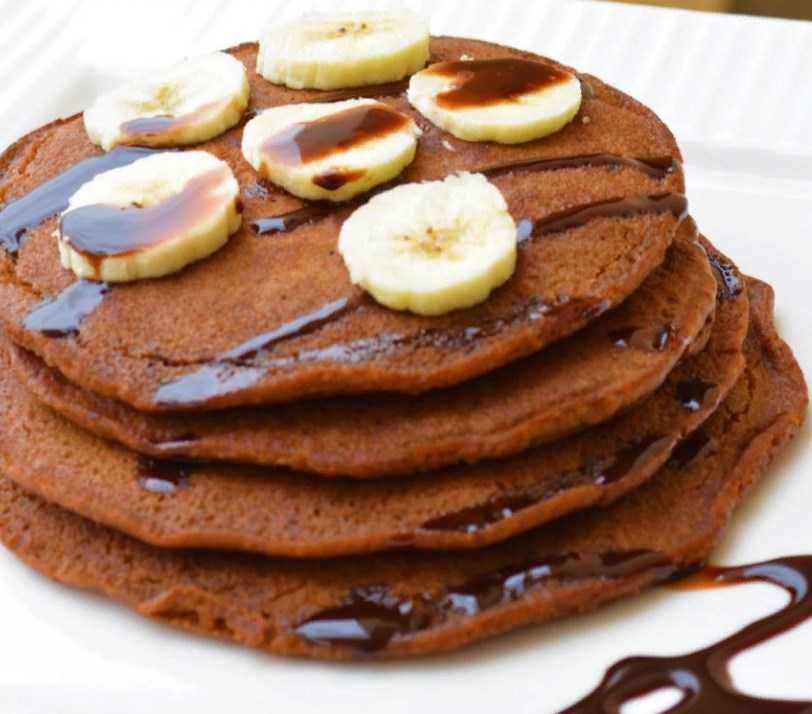 Шоколадные панкейки: рецепт на молоке, на кефире, шоколадно-банановые и с шоколадной начинкой