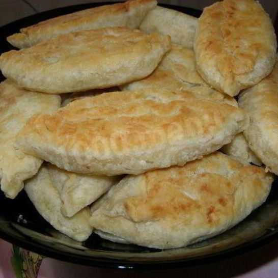 Пирожки с картошкой жареные на сковороде: рецепт с фото