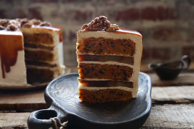 Рецепт карамельного торта с орехами
