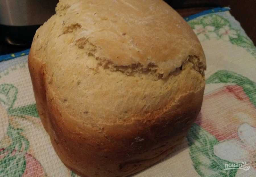 Плетёный хлеб с зеленью и чесноком