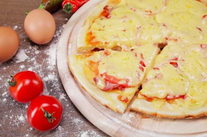 Пицца на кефире - как вкусно приготовить тонкую или пышную основу на дрожжах и бездрожжевую