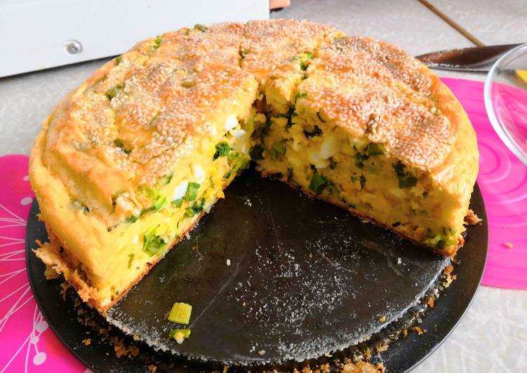 Заливной пирог с зеленым луком и яйцами — 5 пошаговых рецептов