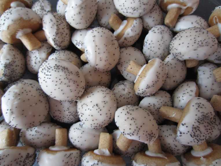 Сладкие «белые грибочки» из духовки