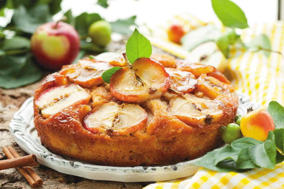 Пирог с яблоками - 15 быстрых и вкусных рецептов (пошагово)