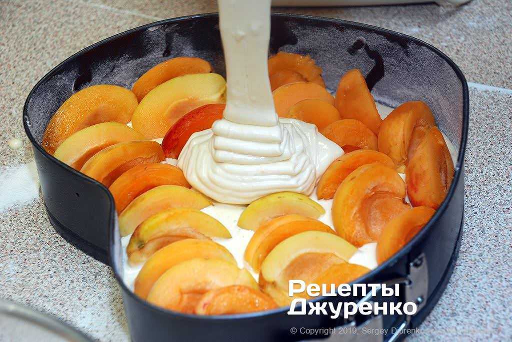 Пышная шарлотка с абрикосами - 5 рецептов: в духовке, мультиварке, на кефире