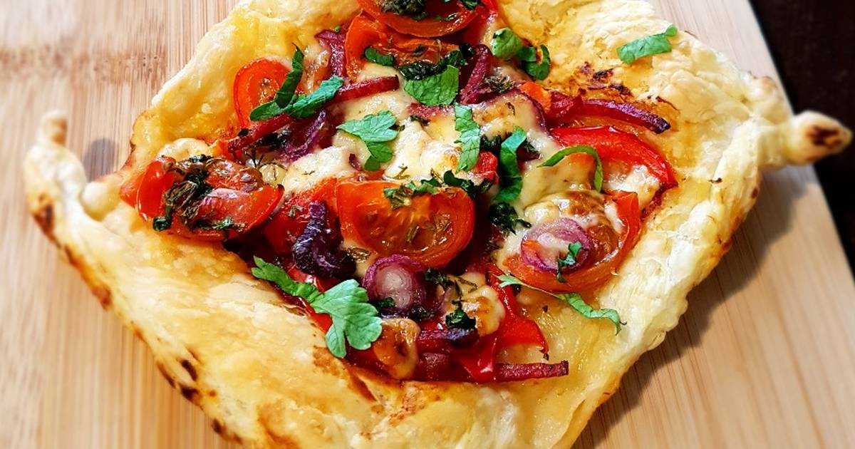 Мини пицца из слоеного теста - пошаговый рецепт приготовления с фото