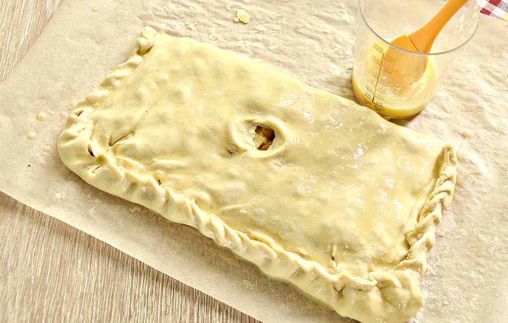 Пирог с фаршем из слоеного теста — 6 вкусных рецептов приготовления мясного пирога