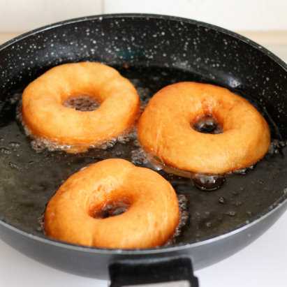 Пончики с сахарной пудрой - пошаговый рецепт приготовления с фото