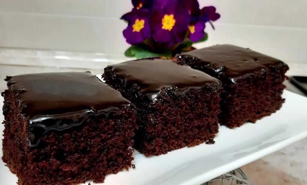 Шоколадный торт на раз два три с коржами на кефире - рецепт с фото пошагово
