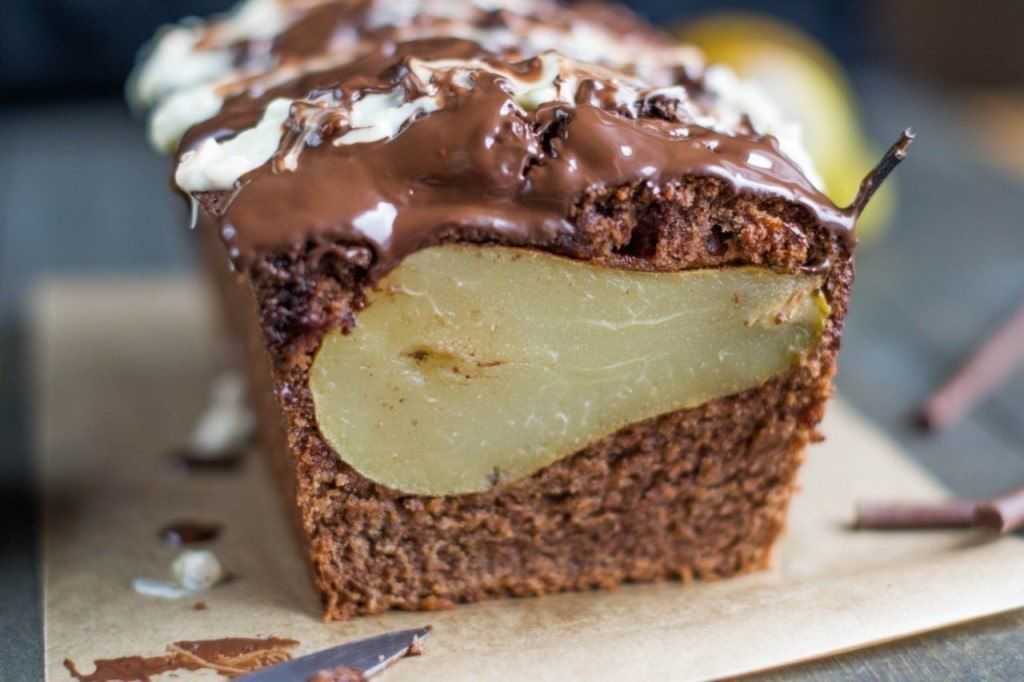 Шоколадный торт с грушами и сливочным кремом - кулинарный рецепт с пошаговыми инструкциями | foodini