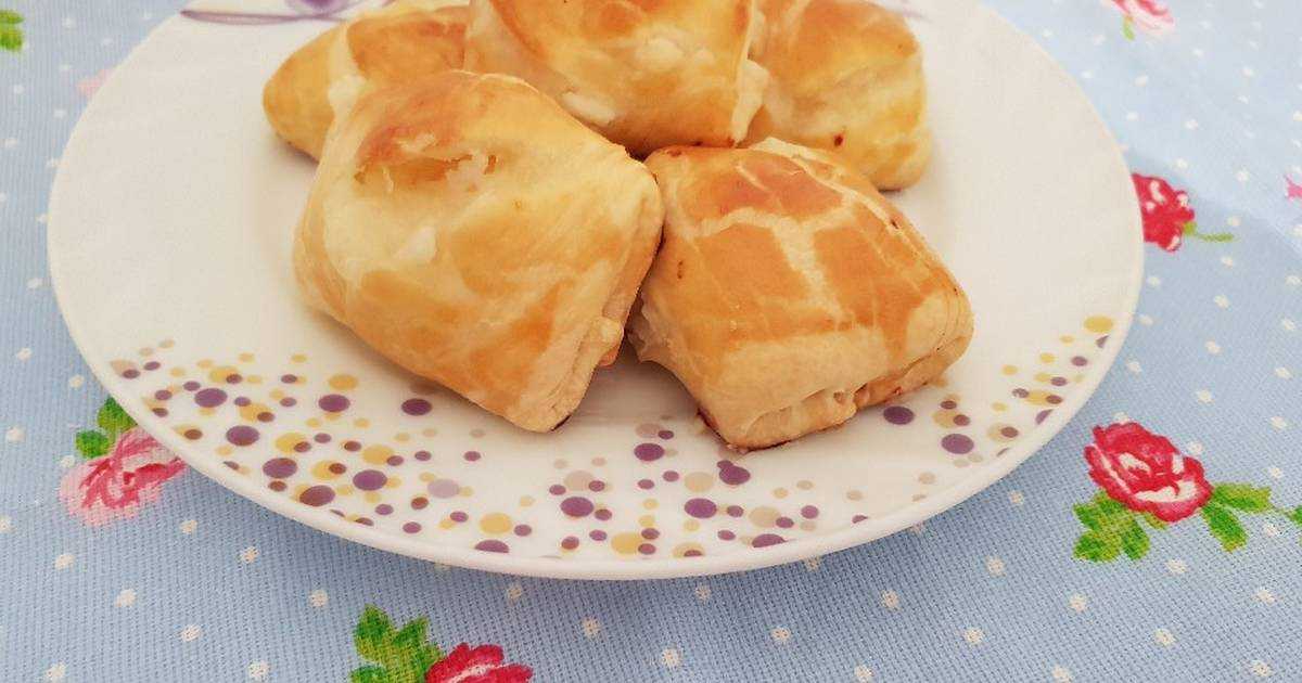 Как испечь сладкие и соленые слойки с творогом