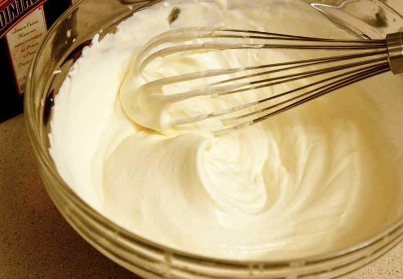 Крем для шоколадного бисквита - простые и вкусные рецепты классического заварного, сметанного, масляного и сливочного крема