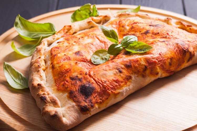 Закрытая пицца кальцоне - 8 рецептов - 1000.menu
