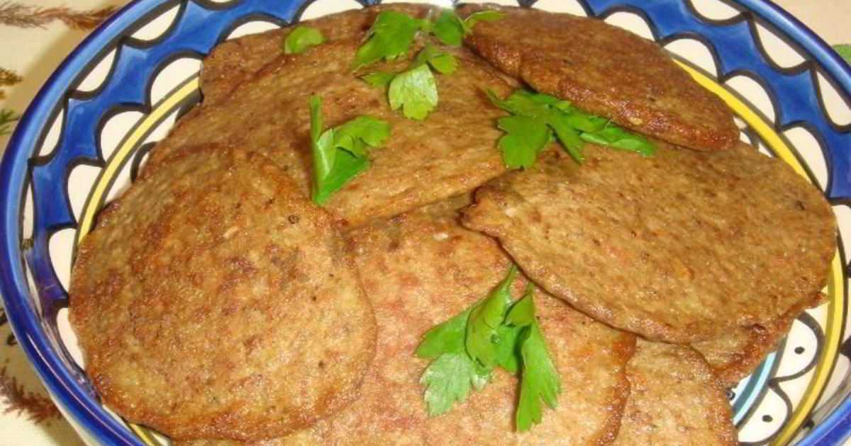Пошаговый рецепт приготовления печеночных оладий из говяжьей печени с фото
