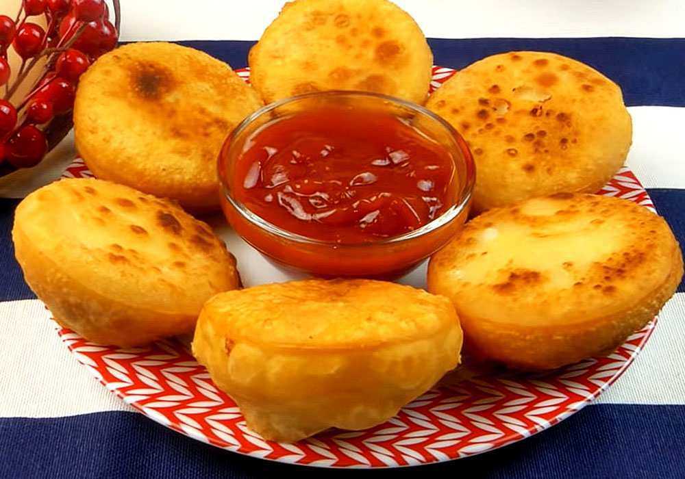 Пирожки бомбочки – вкуснейший фото рецепт с помидорами и сыром