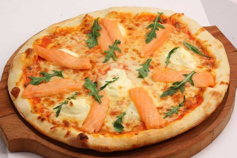 Пицца с красной рыбой на дрожжевом тесте рецепт с фото пошагово - 1000.menu