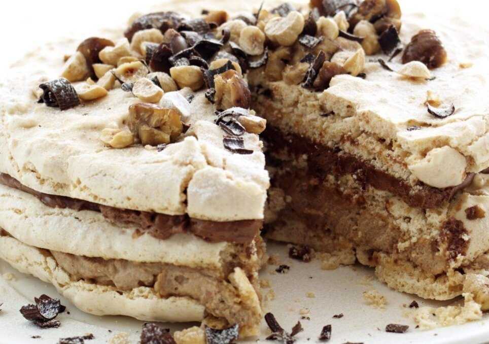 Меренговый торт - рецепты с малиной, фисташками, заварным кремом и маскарпоне