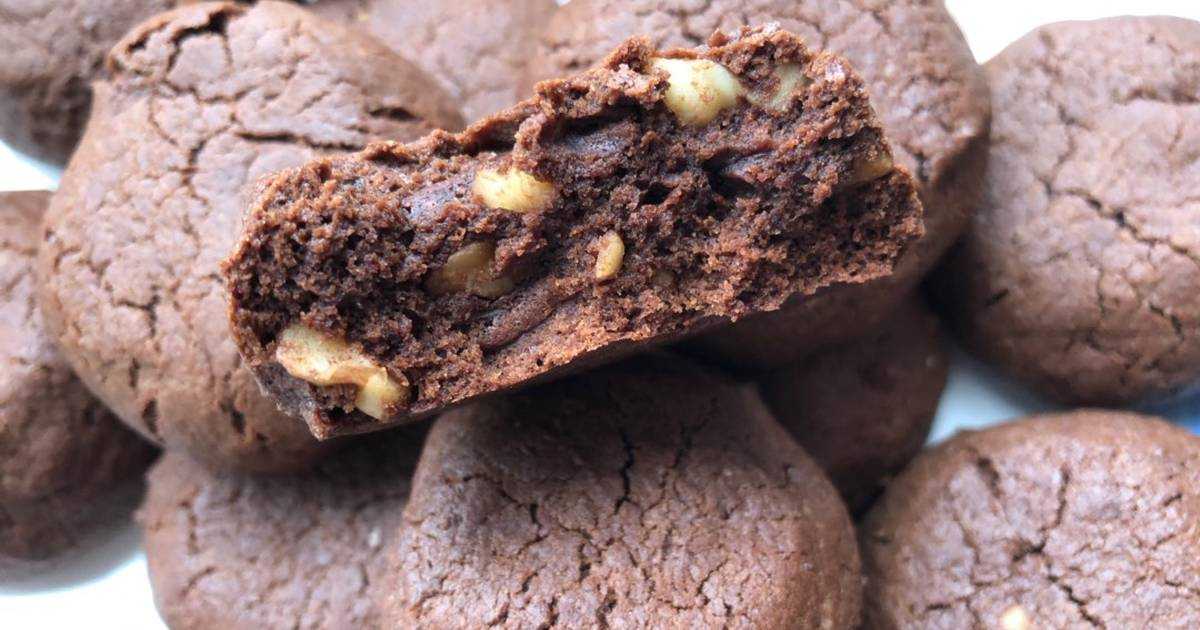 Песочное печенье с шоколадом и орехами