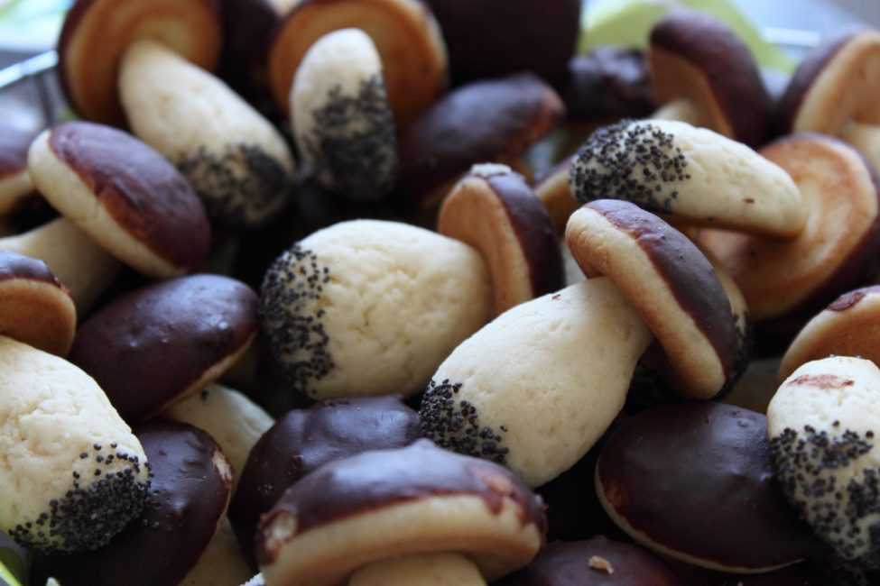Печенье с шоколадной глазурью - изысканное лакомство для любителей шоколада