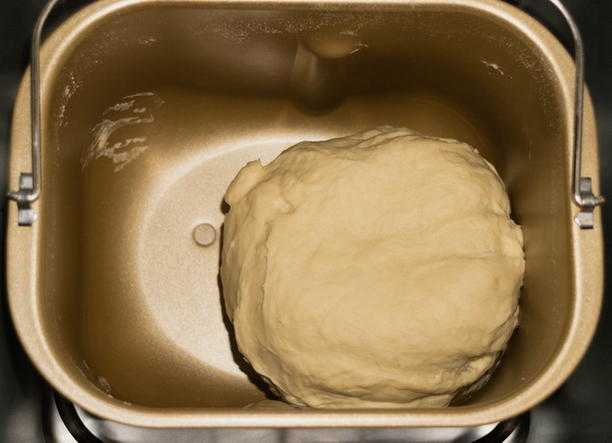 Пошаговый рецепт приготовления теста для пельменей в хлебопечке с фото
