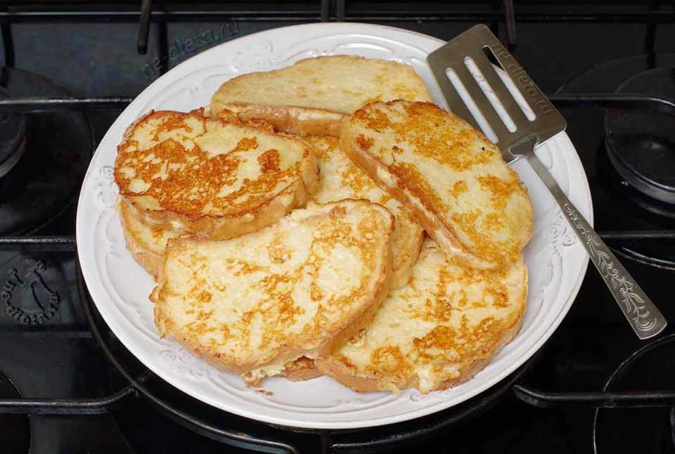 Гренки из белого хлеба с яйцом и молоком рецепт с фото пошагово и видео - 1000.menu