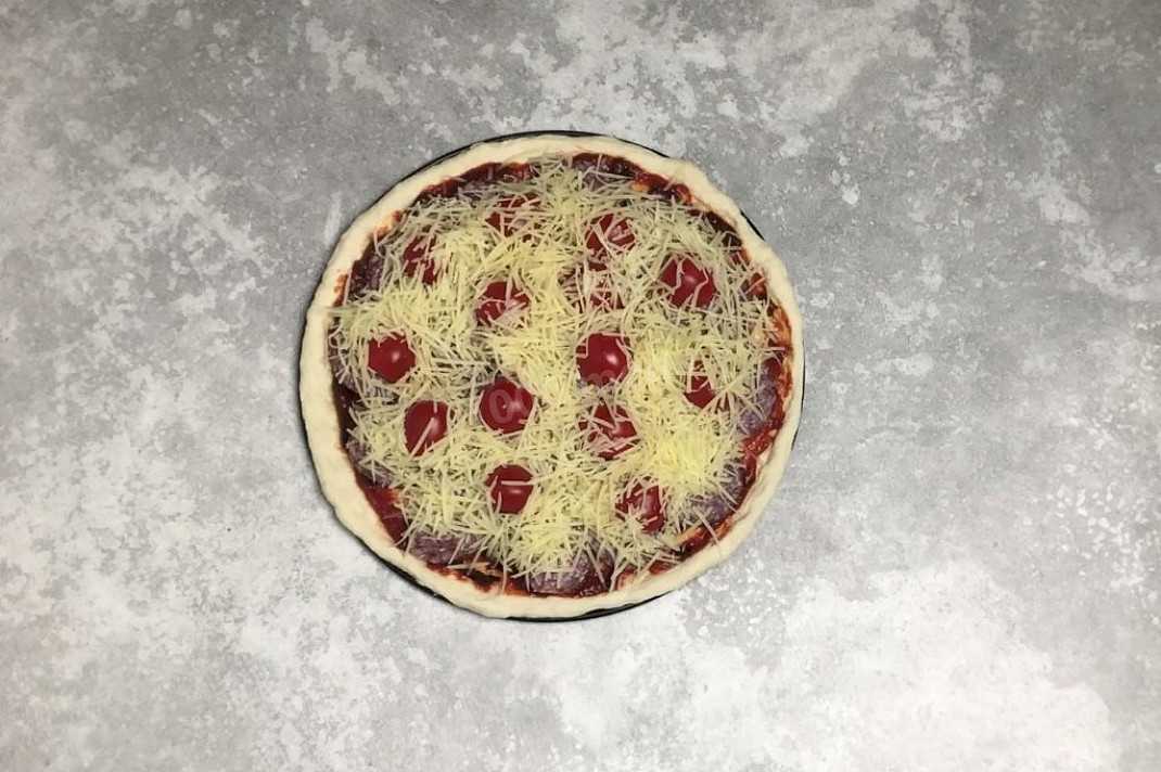 Самая простая пицца на батоне с томатами и салями рецепт с фото и видео - 1000.menu