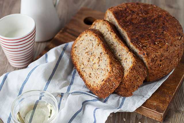 Цельнозерновой хлеб в редмонд. Хлеб Бурже цельнозерновой. Хлеб многозерновой. Хлеб многозерновой ржаной. Английский хлеб.