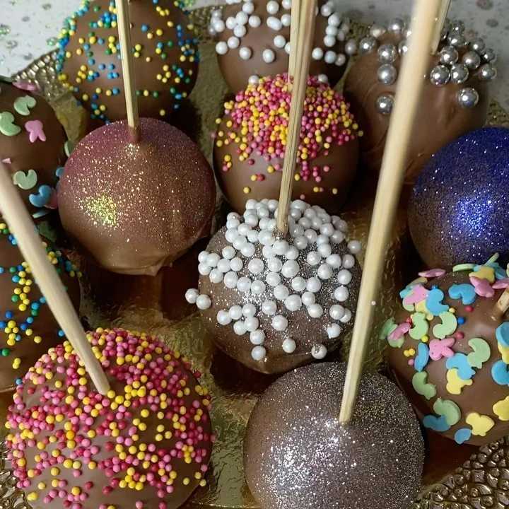 Белые кейк попсы на палочке