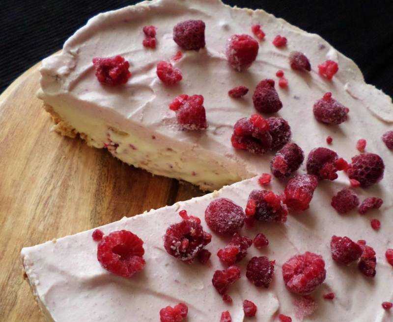 Рецепты бисквита с ягодами в духовке – нежного на вкус и ароматного!