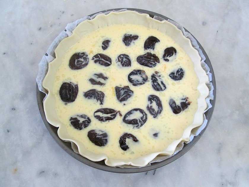 Пирожки со сливами из дрожжевого теста в духовке - 10 пошаговых фото в рецепте