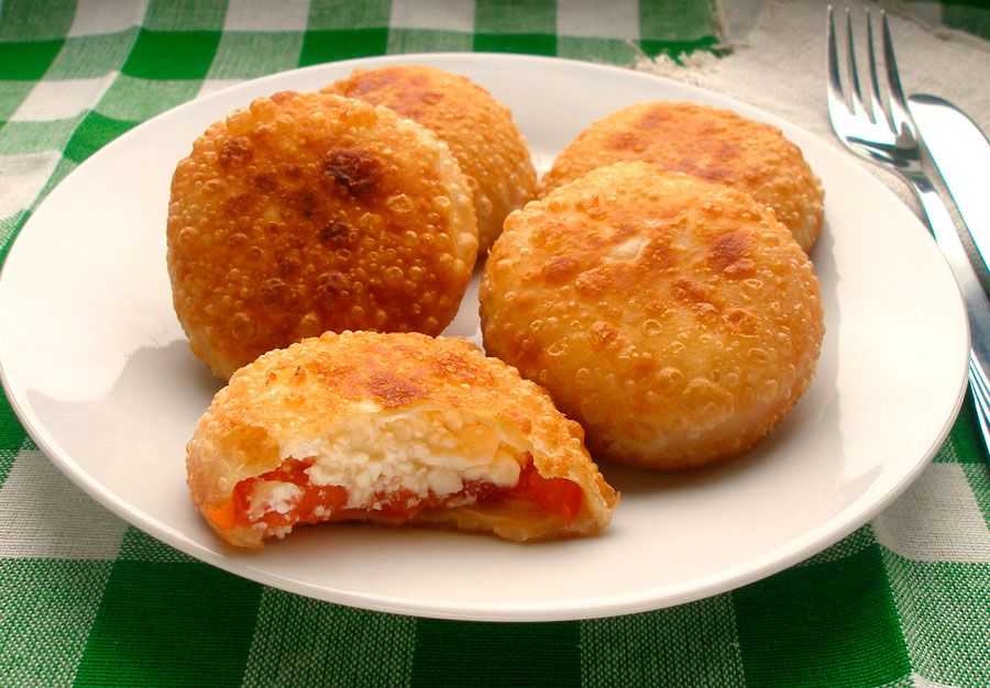 Пирожки бомбочки с помидорами и сыром, рецепт