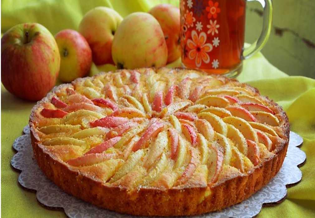 Как приготовить бисквитный пирог с яблоками по пошаговому рецепту с фото