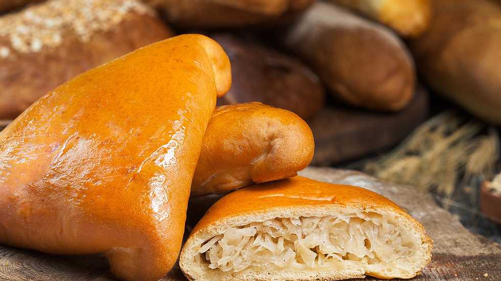 Пирожки из дрожжевого теста в духовке — 10 пошаговых рецептов приготовления