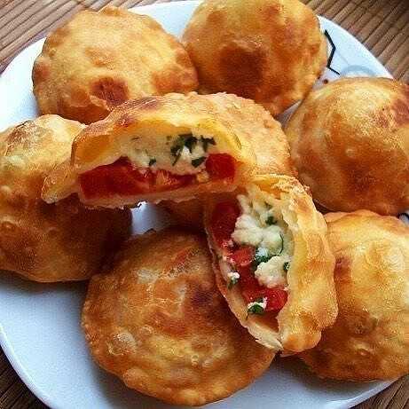Пирожки бомбочки с помидорами и сыром рецепт с фото пошагово - 1000.menu