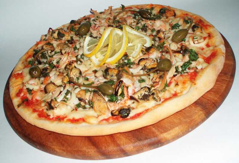 Пицца с красной рыбой - пошаговый рецепт с фото