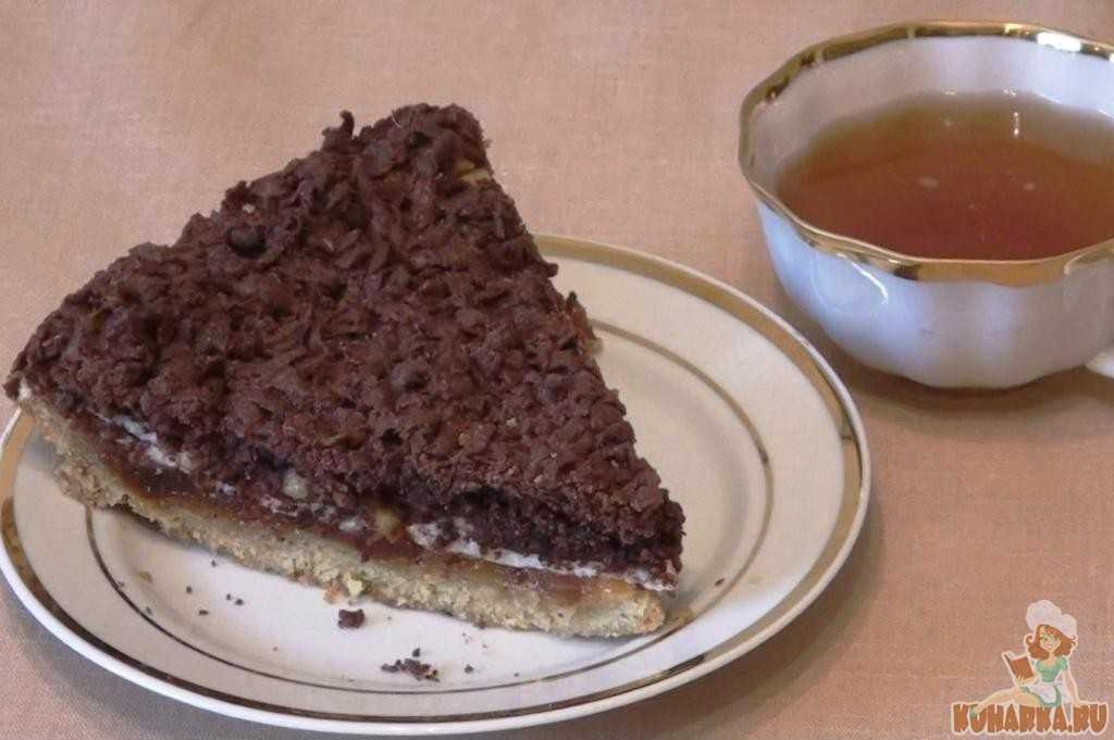 Шоколадный пирог с повидлом и орехами рецепт с фото пошагово - 1000.menu