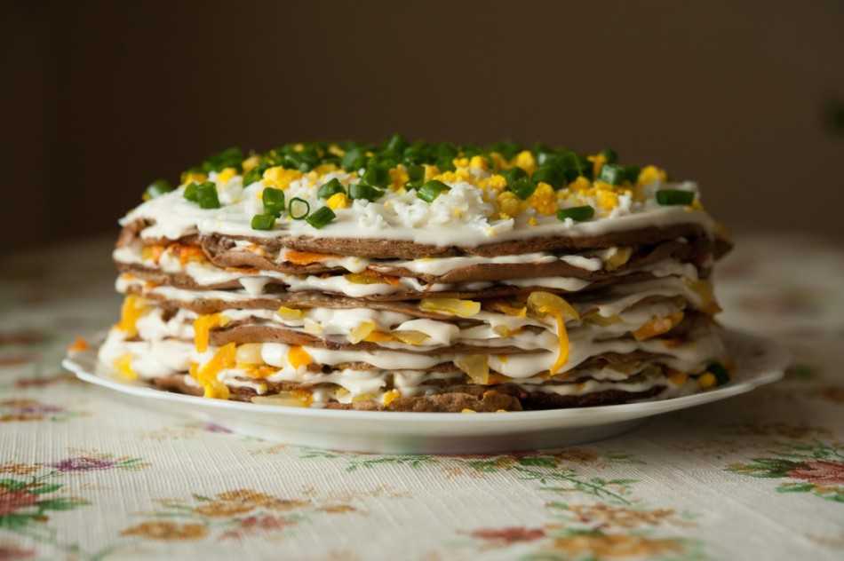 Печеночный торт из говяжьей печени с луком, морковью - пошаговый рецепт с фото и видео