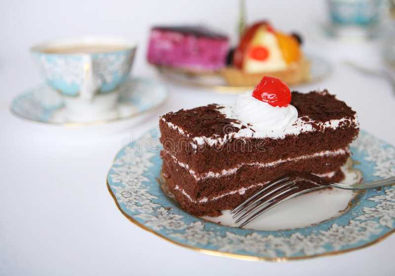 ️шоколадный бисквитный торт с шоколадным кремом со сгущёнкой – рецепт с фото в домашних условиях