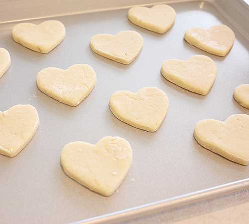 Попробуй быстро приготовить такие вот вкусные печеньки в форме сердечек Пошаговые фотографии этапов тебе помогут На странице есть комментарии пользователей, советы, похожие рецепты