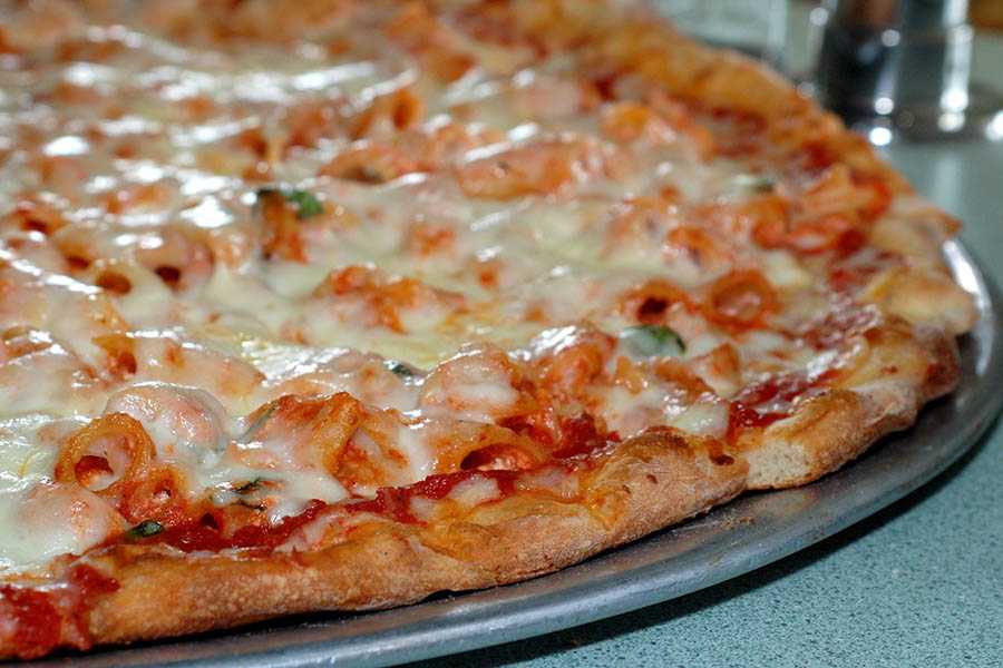 Пицца на слоеном тесте в духовке: рецепты с фото пошагово