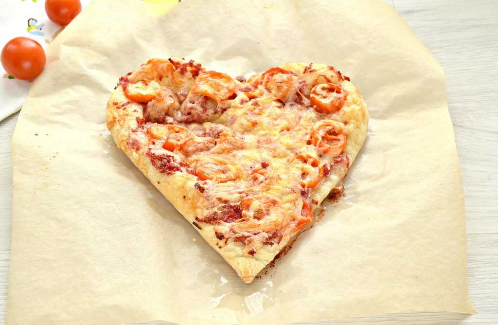 Пицца с колбасой и сыром в духовке рецепт с фото пошагово и видео - 1000.menu