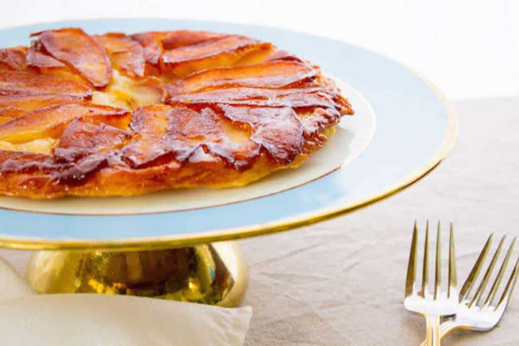 Как приготовить французский тарт татен с яблоками классический: поиск по ингредиентам, советы, отзывы, пошаговые фото, видео, подсчет калорий, изменение порций, похожие рецепты