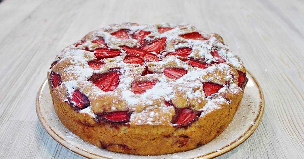 Пирог с клубникой в духовке – 7 быстрых и вкусных рецептов
