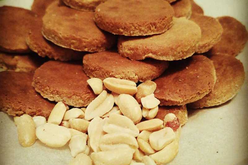 Песочное печенье с жареным арахисом