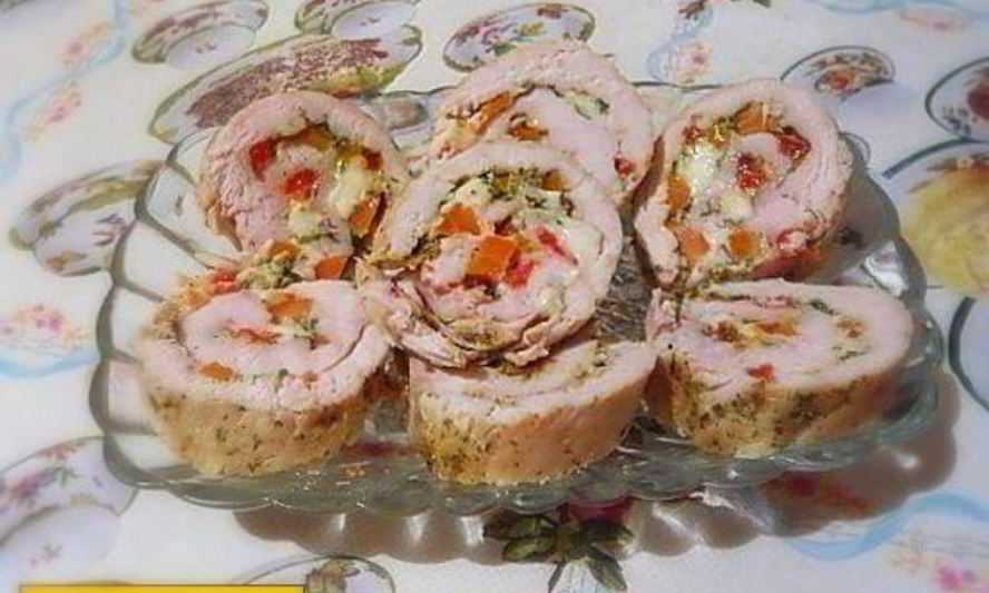 Вкусные куриные рулетики с сыром в духовке - рецепт приготовления c фото
