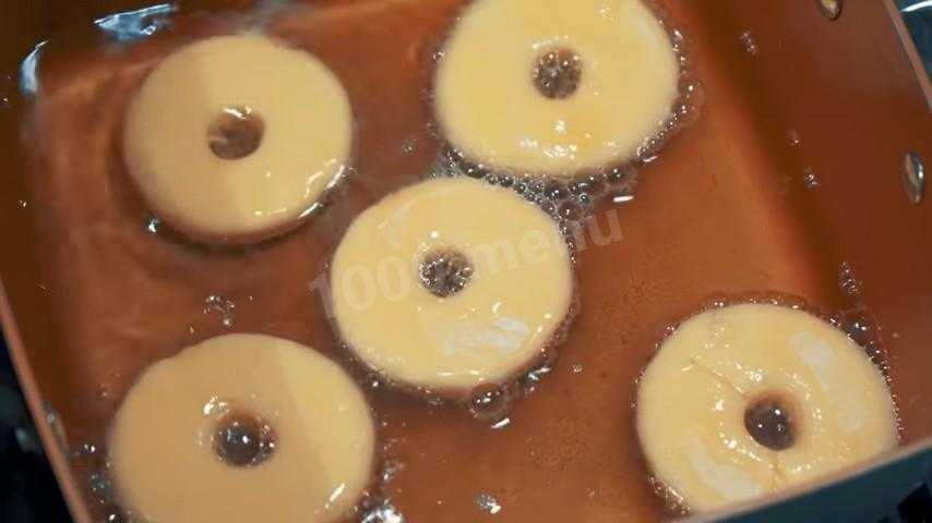 Пончики в духовке - 7 рецептов на кефире, молоке, с фото