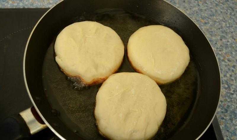 Тесто для беляшей дрожжевое для жарки на сковороде как пух пошаговый рецепт с фото